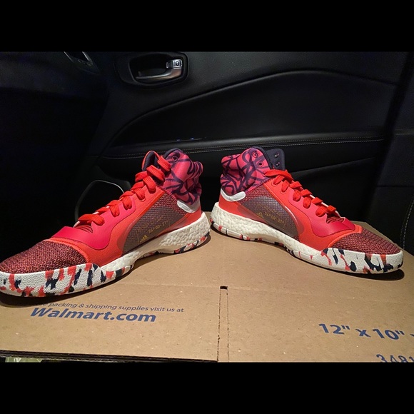 Size 10 Adidas Marquee boost basketball shoe - Picture 3 of 3